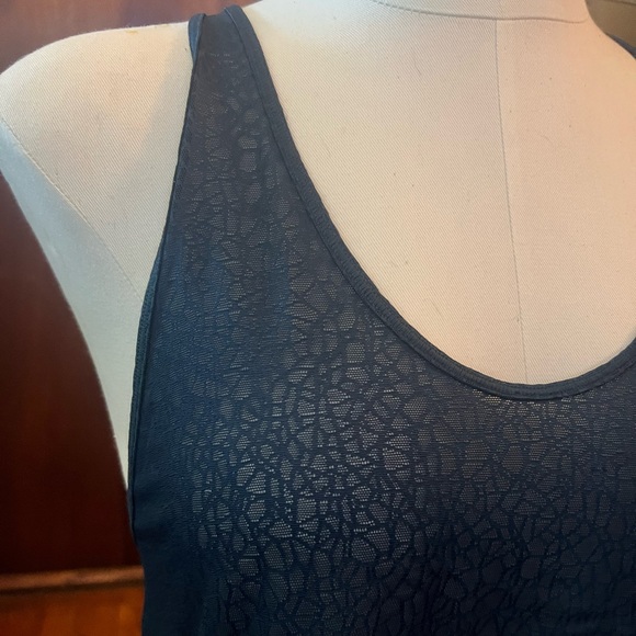 Twist And Train Tank Top - Picture 3 of 4